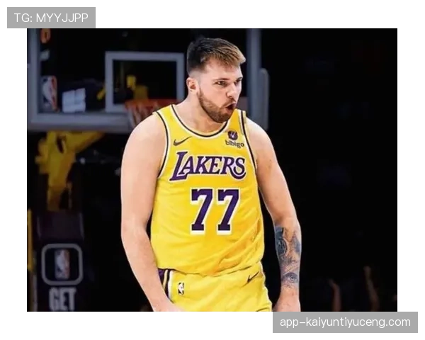 东契奇挡拆制造错位，比肩库里却更控场