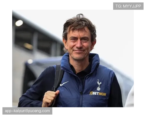 热刺防线前提过高，身后空当频遭利用，防守体系稳定性面临考验