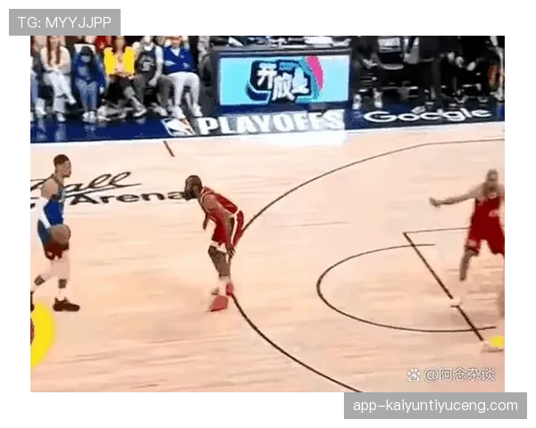 进攻犯规的判定标准：什么动作会被视为非法冲撞或推人？